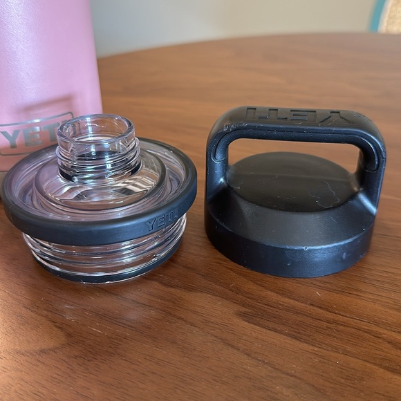 Yeti Rambler 26oz with chug cap Sandstone Pink - Picture 4 of 5